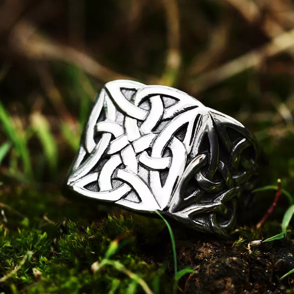 silver ring with celtic knot