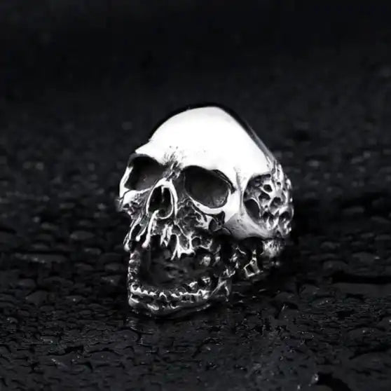 silver ring with screaming skull