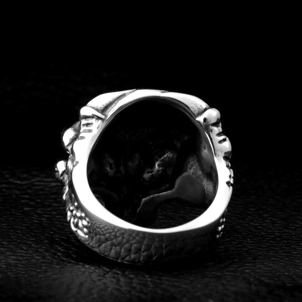 Clutched Skull Ring